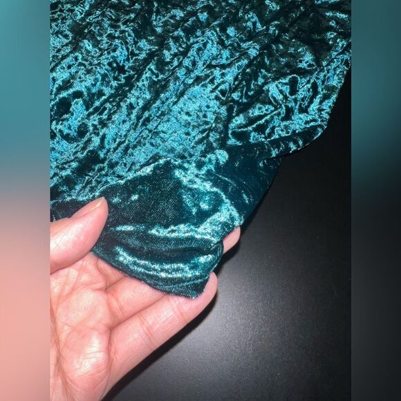 ODDY Velvet Emerald Green spaghetti Strap Top with Lace floral Size 1XL NWT - Picture 2 of 8